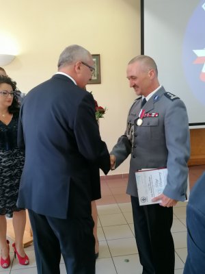 Przewodniczący Rady Powiatu w Pleszewie składa podziękowania i gratulacje na ręce Komendanta Powiatowego Policji w Pleszewie