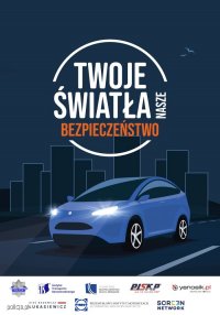 Twoje światła - Twoje bezpieczeństwo. Na obrazie widnieje taki napis a poniżej znajduje się samochód koloru niebieskiego z włączonymi światłami