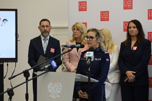 Na zdjęciu są osoby, które występują podczas inauguracji kampanii Dzieciństwo bez przemocy